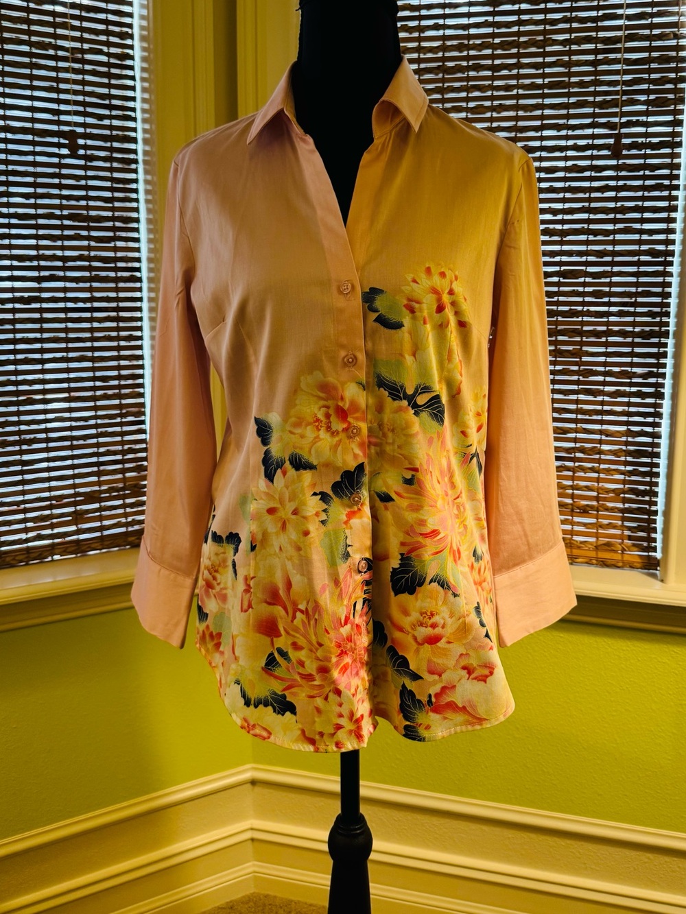 Floral Button-Front Women's Top in Light Pink